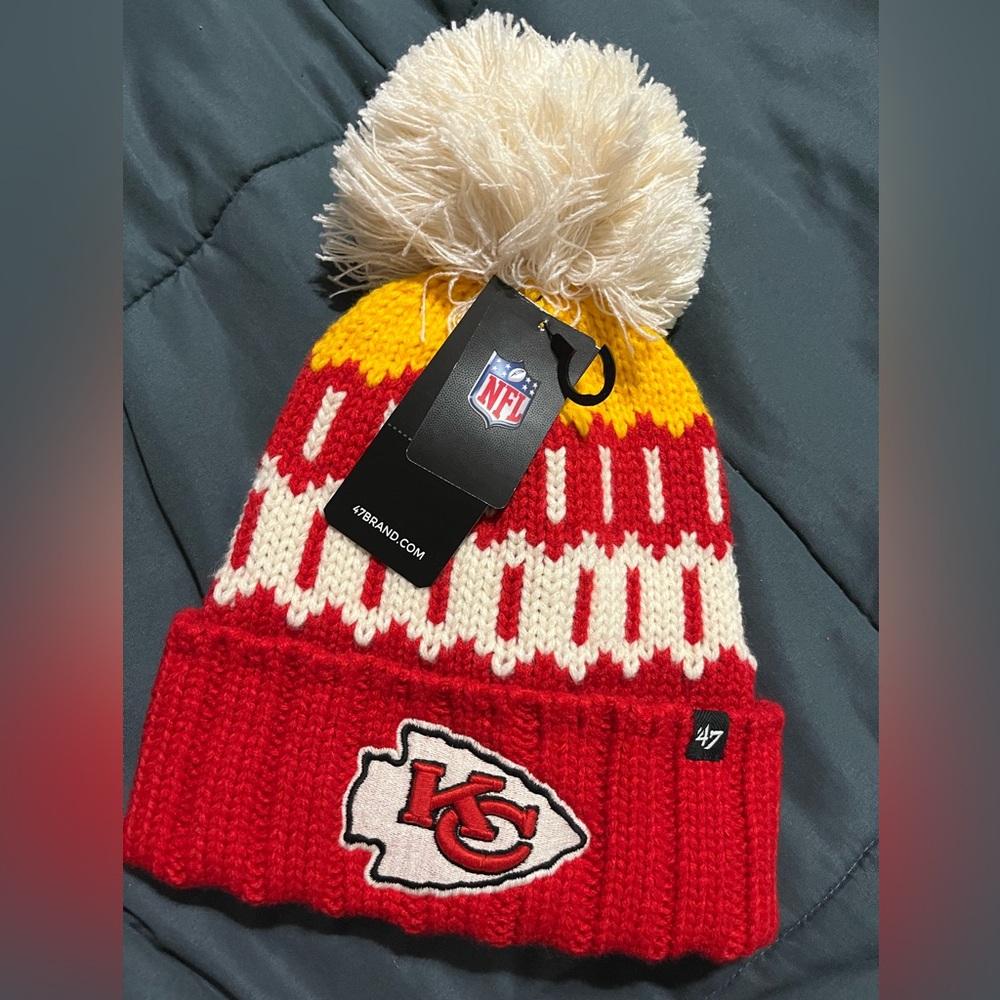 47 Kansas City Chiefs Red, Gold & Cream Pom Knit Beanie